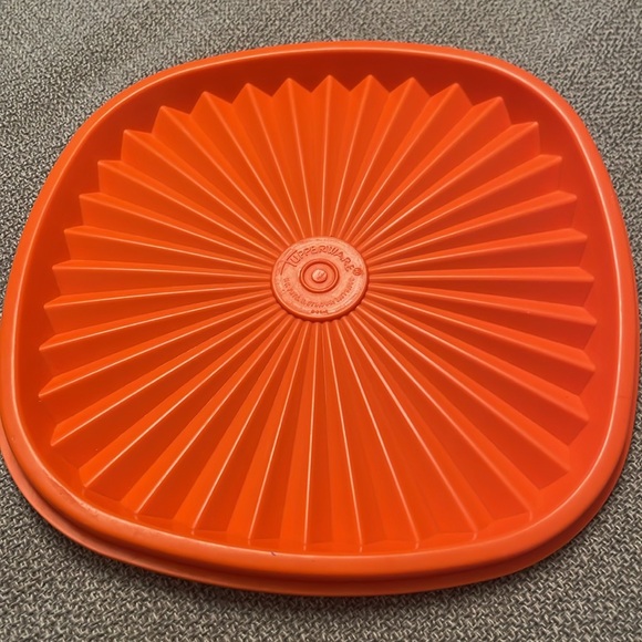 Vintage Tupperware Orange Servalier Lid in Good Condition Square 6 1/2” x 6 1/2” - Picture 4 of 8